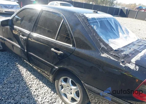 2000 Mercedes-Benz C 280 z USA, uszkodzony, nr VIN WDBHA29GXYA856339